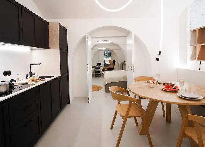 Apartment Vaulted Luxury Retreat