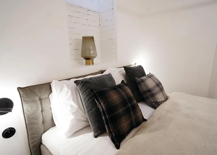 Vaulted Luxury Retreat Apartment Prag