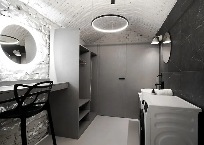 Vaulted Luxury Retreat * Prag
