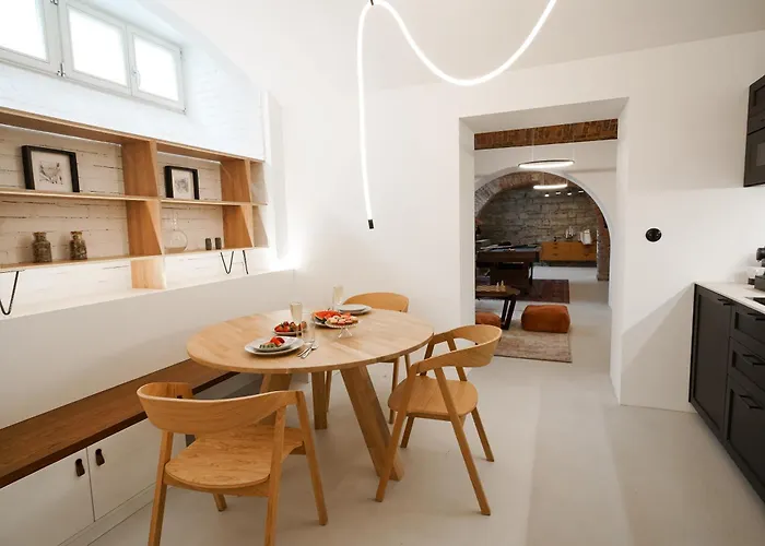 Vaulted Luxury Retreat Apartment Prag