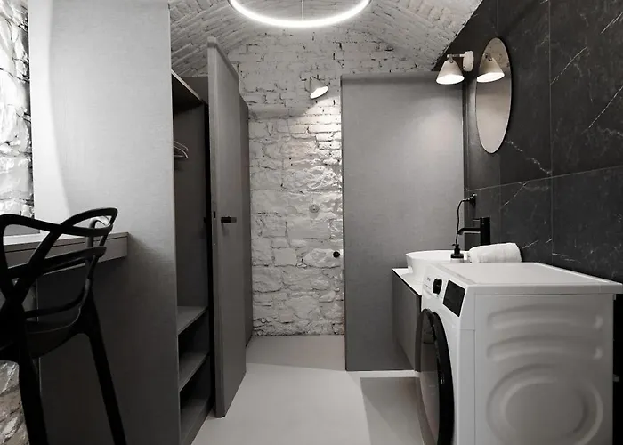 Vaulted Luxury Retreat *