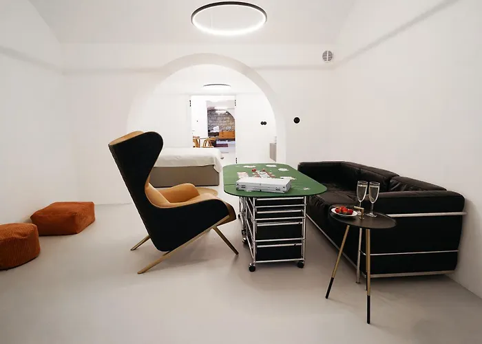 Vaulted Luxury Retreat Πράγα
