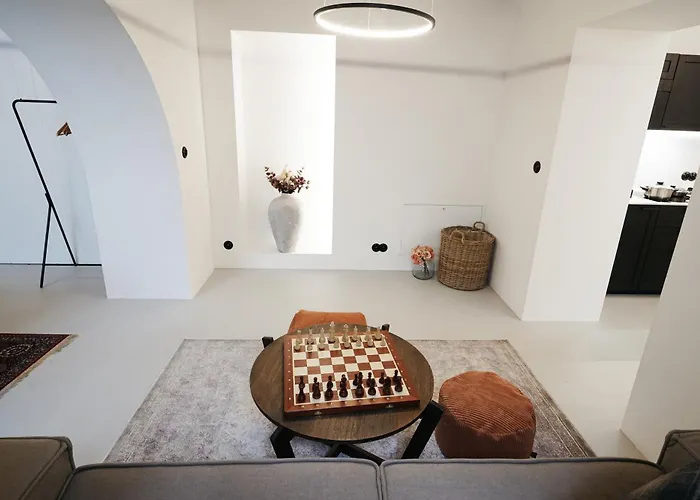 Vaulted Luxury Retreat Πράγα