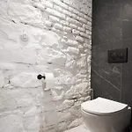 Apartment Vaulted Luxury Retreat *