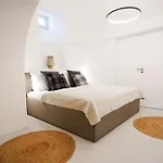 Vaulted Luxury Retreat * Praha
