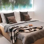Vaulted Luxury Retreat Prague