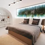 Vaulted Luxury Retreat Apartment Prague