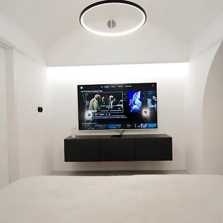 Vaulted Luxury Retreat דירה פראג