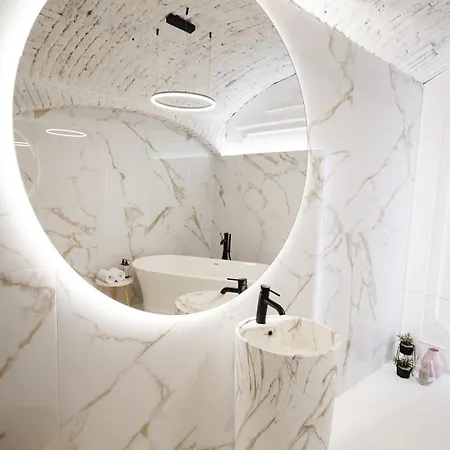 Apartment Vaulted Luxury Retreat *