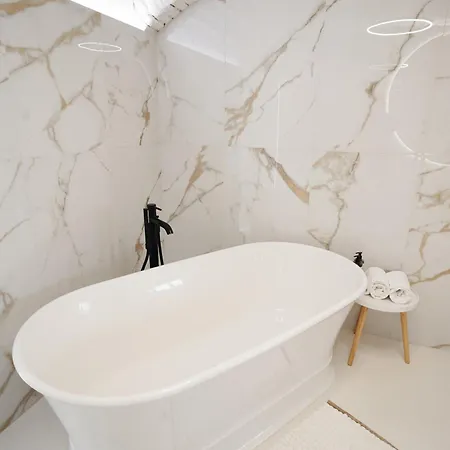 Vaulted Luxury Retreat Apartment *