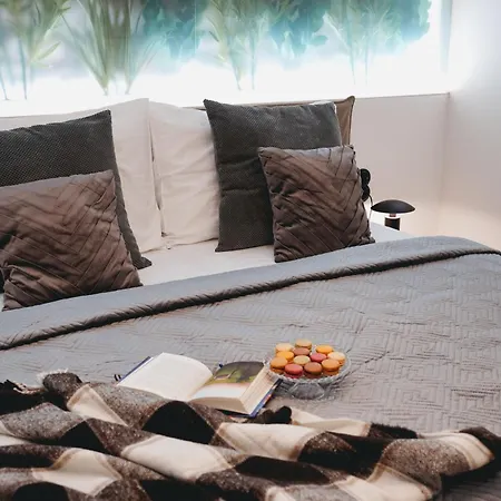 Vaulted Luxury Retreat Prague