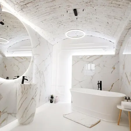 Vaulted Luxury Retreat Apartment