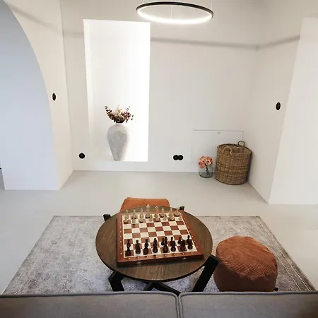 Vaulted Luxury Retreat פראג