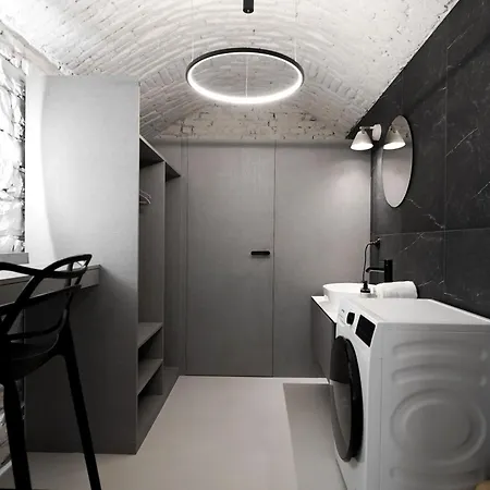 Vaulted Luxury Retreat *