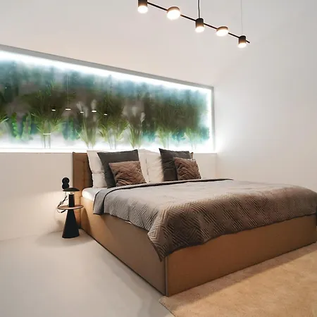 Vaulted Luxury Retreat * Prag