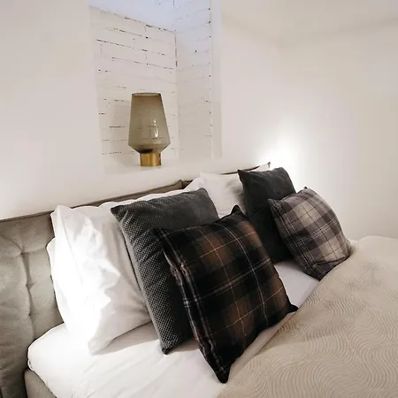 Vaulted Luxury Retreat דירה פראג