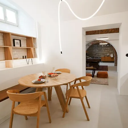 Vaulted Luxury Retreat דירה פראג