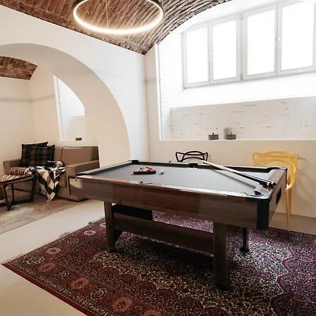 דירה Vaulted Luxury Retreat *