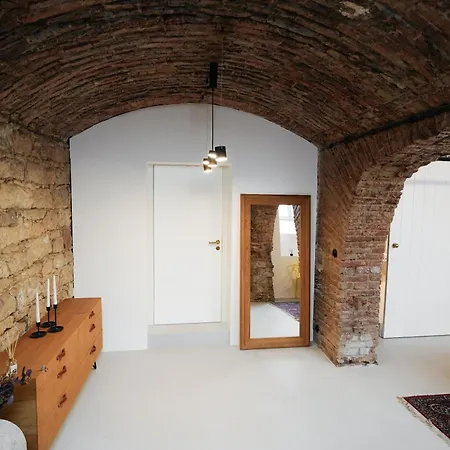 Vaulted Luxury Retreat * פראג