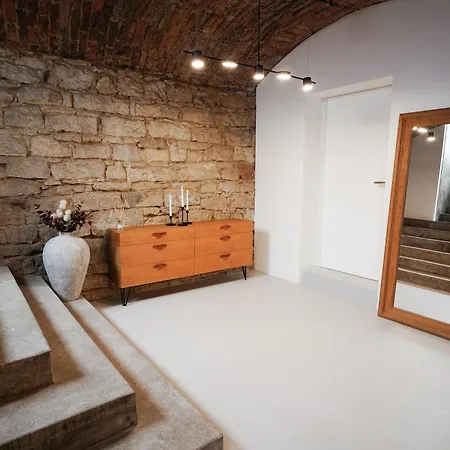 Vaulted Luxury Retreat Lejlighed