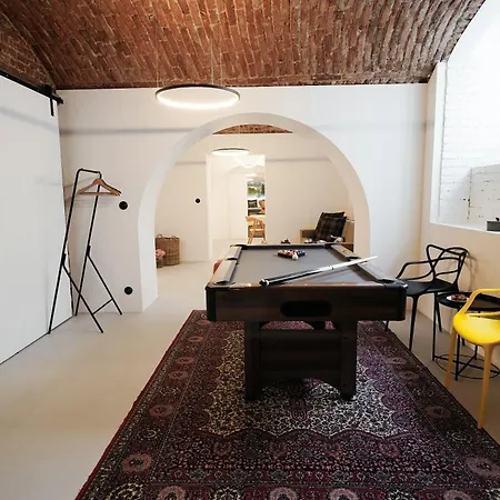 Vaulted Luxury Retreat פראג