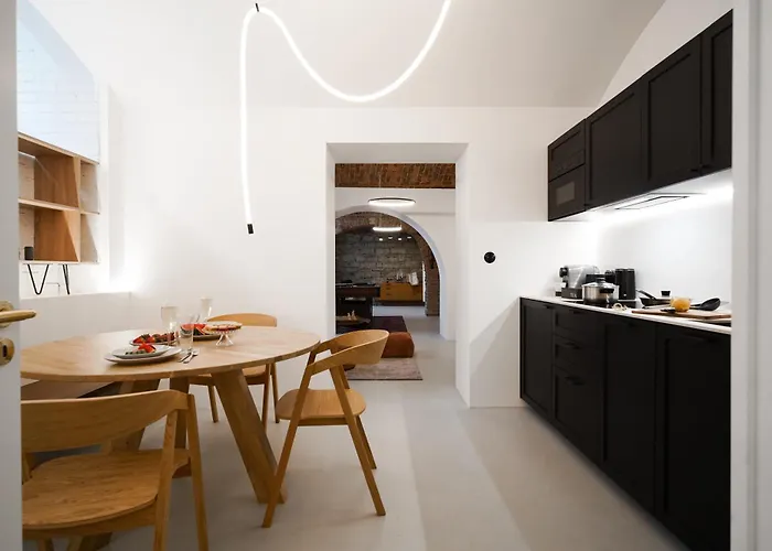 Vaulted Luxury Retreat Apartamento Praga