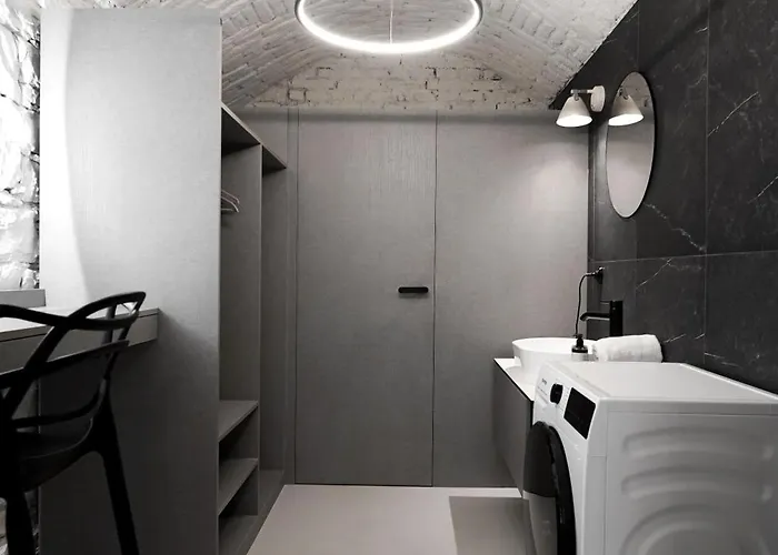 Vaulted Luxury Retreat *