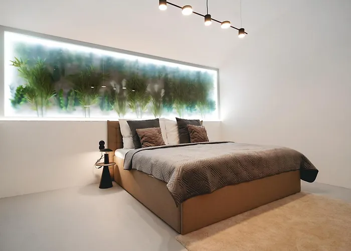Vaulted Luxury Retreat * Praga