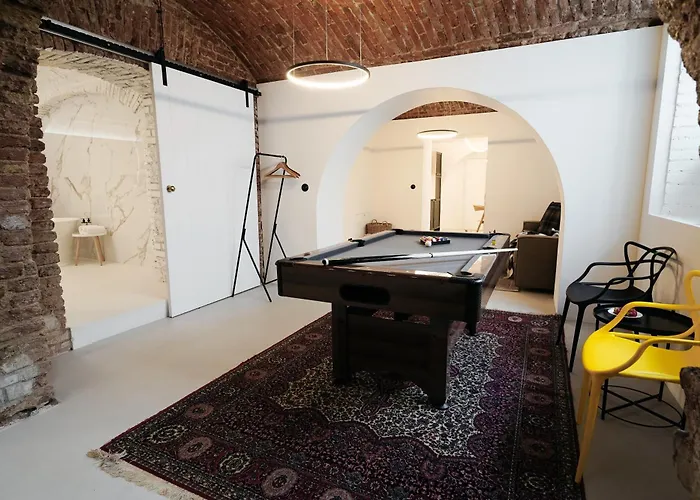 Vaulted Luxury Retreat *