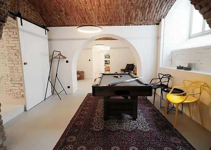 Vaulted Luxury Retreat Praga